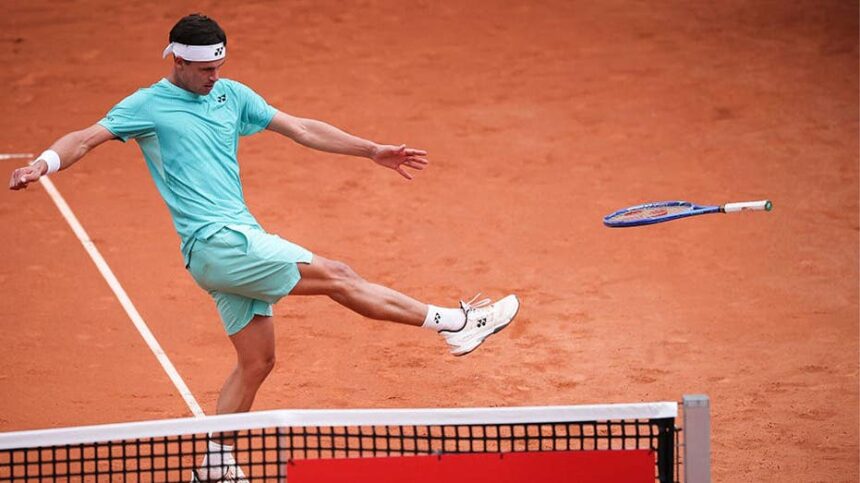 Tennis player Daniel Altmaier punts racket into crowd, shockingly avoids disqulification